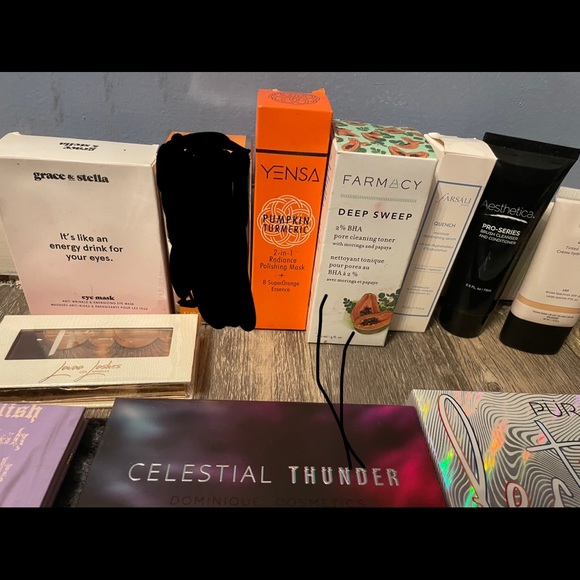 makeup - Picture 2 of 2